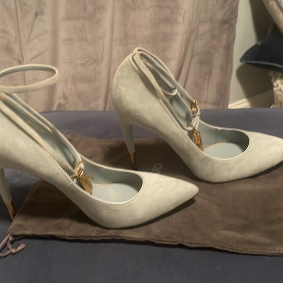 Tom Ford Padlock Pumps Light Blue Suede - Picture 4 of 6